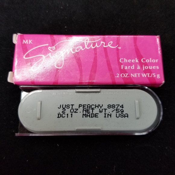 Mary Kay Signature Blush Just Peachy - Picture 3 of 3